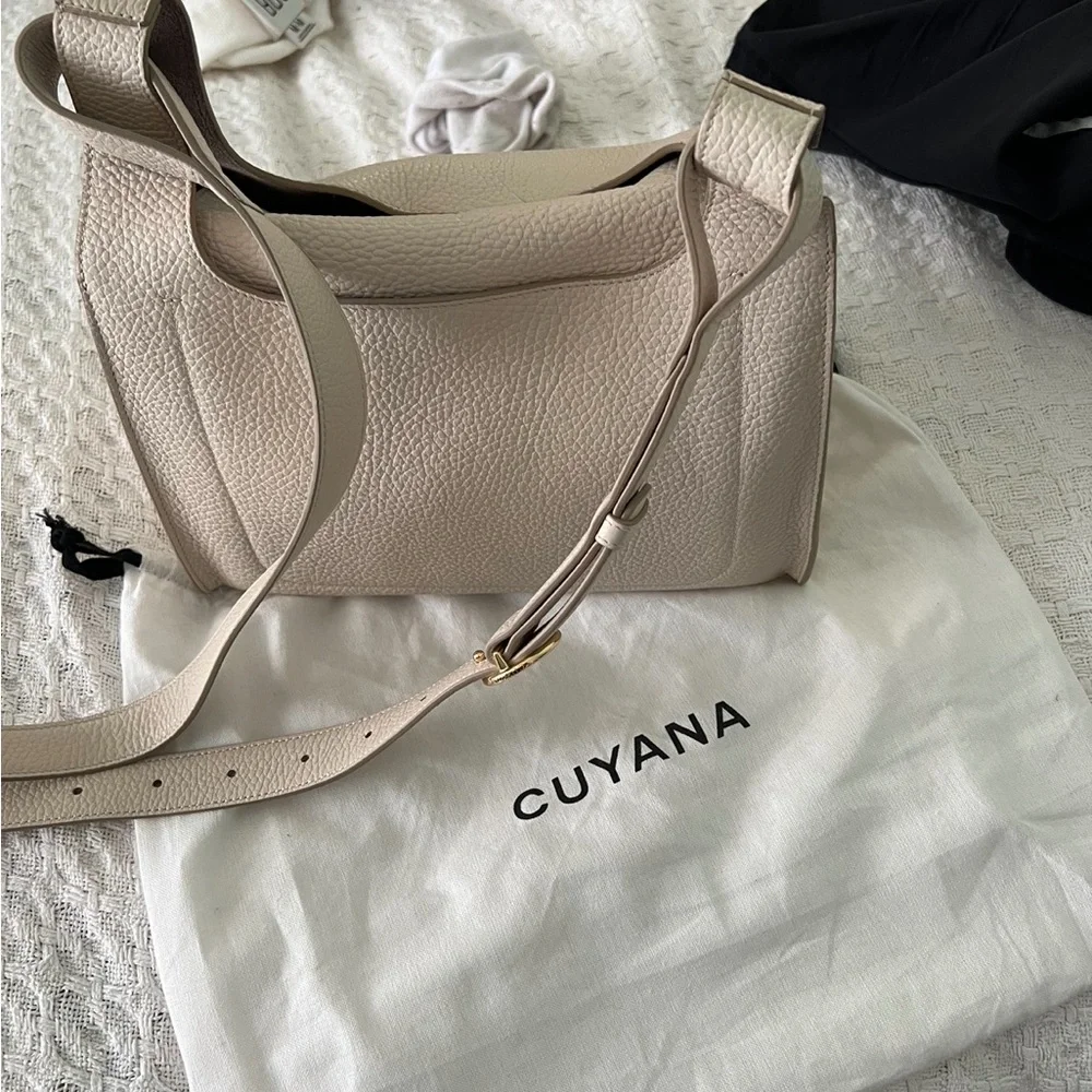 Cuyana Ecru Structured Double Loop Bag - Picture 4 of 5